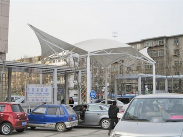 車庫(kù)出入口